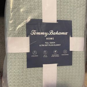 Brand new never opened tommy Bahama blanket queen/full size